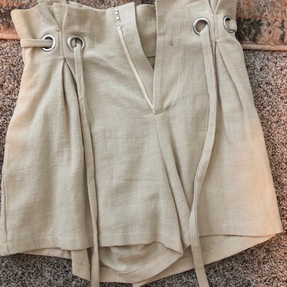 Cute high waisted shorts! - Picture 2 of 2